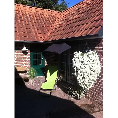 Feike Comfortable Vacation Apartment Zetel